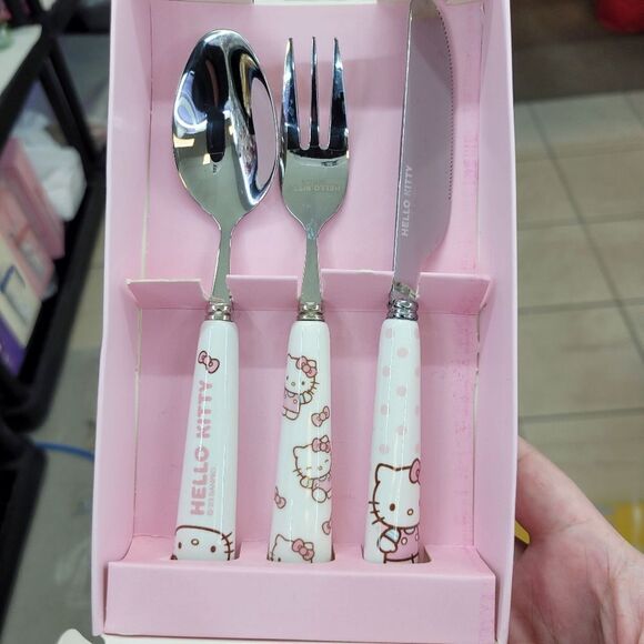 Brand New Sanrio Hello Kitty Dinnerware Set - Picture 2 of 8